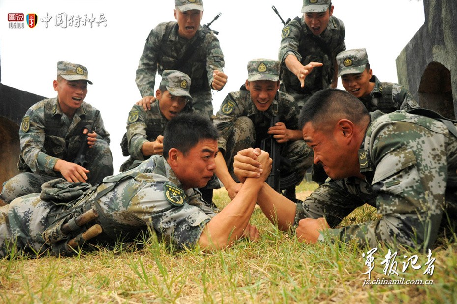 图说中国特种兵：卧倒+拔枪+射击=0.58秒