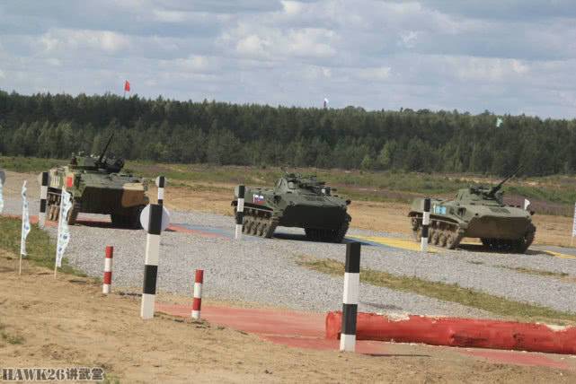 国际军事比赛“空降排”开赛 中国队ZBD03空降战车出尽风头