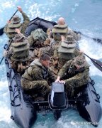 海豹的飞毯：16英尺SEAL战斗橡皮艇