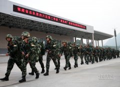 <b>武警福建总队特战官兵“魔鬼周”首日鏖战高温</b>