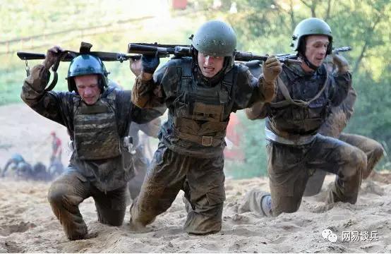 俄式特种部队精兵选拔：要和4位老兵轮番肉搏 鼻青脸肿是小事