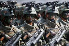 平壤阅兵式上的朝鲜特种兵：山寨美械难显民主