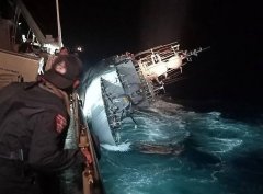 泰国军舰“素可泰”号在强风浪中沉没，数十船员仍下落不明