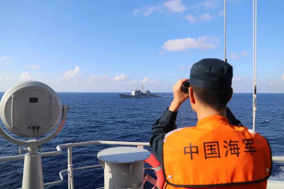 解放军首披露美舰闯我海域航迹图 专家：自身实力增强才能让美方尊重