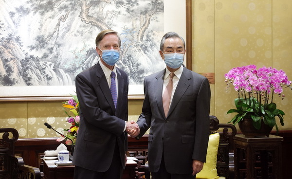 美国防文件渲染“中俄威胁”，学者：一如既往延续零和冷战思维
