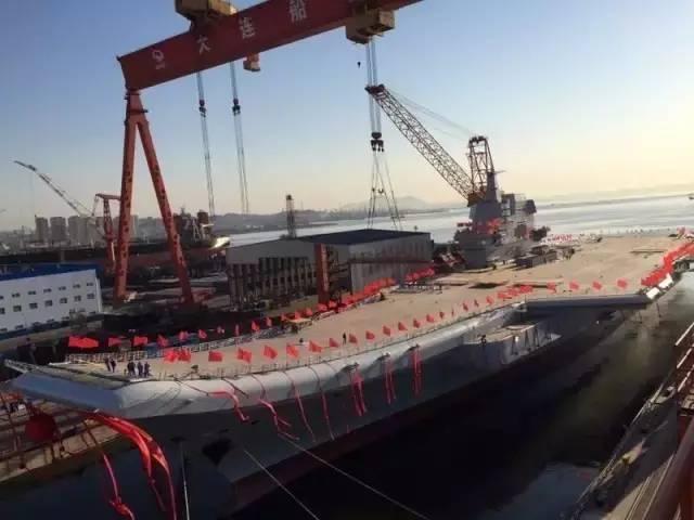 中国首艘国产航母在大连正式下水，中国电科14所为其配备“海之星”有源相控阵雷达