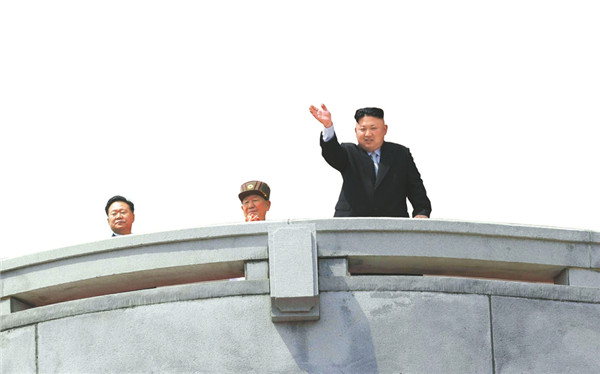 金正恩阅兵 新导弹亮相 朝鲜半岛剑拔弩张