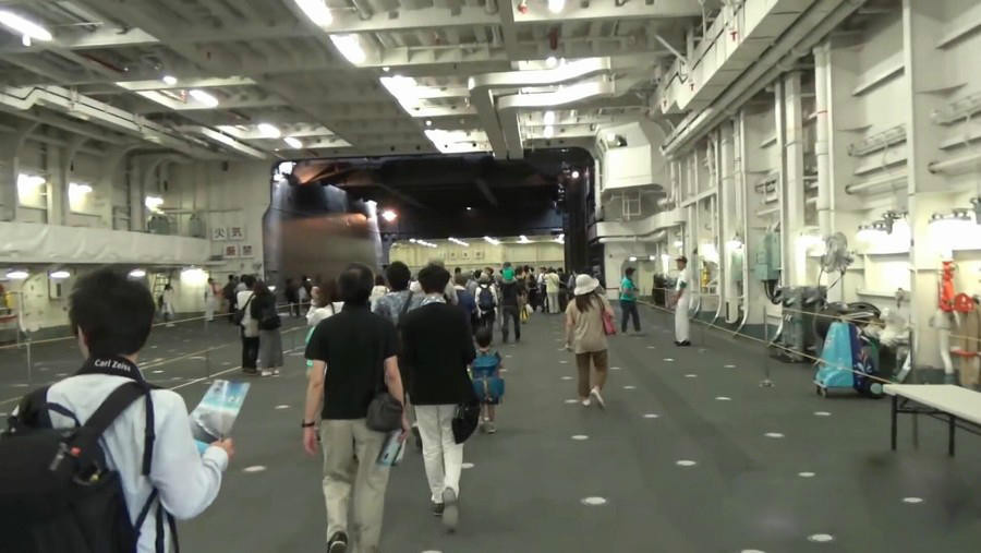 日本出云号准航母庞大机库曝光 可搭载F-35