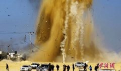 以色列空袭哈马斯据点爆炸场面现场图 巴勒斯坦平民四散逃离