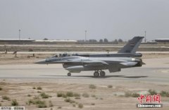 美军一架F-16战机坠毁 仍在搜寻飞行员