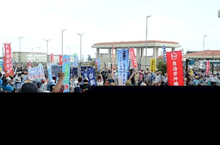 图为2015年9月6日日本市民抗议活动现场。
