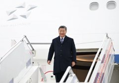 习近平抵达俄罗斯喀山