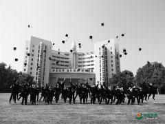 对军旅热情不减，这是军校学员“时光胶囊”里