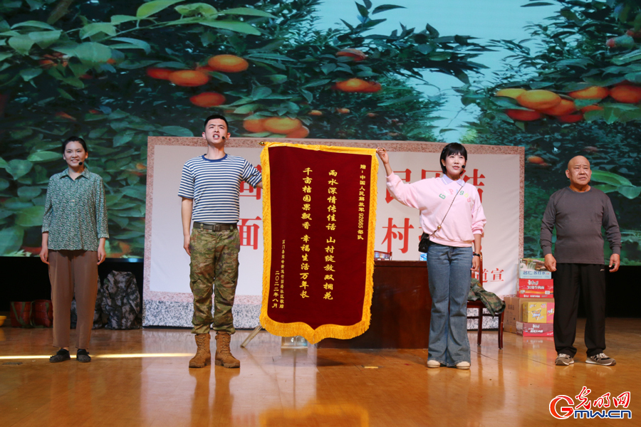 海军文艺轻骑队巡演 | 如春日暖阳照兵心