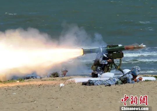 人民海军，生日快乐！