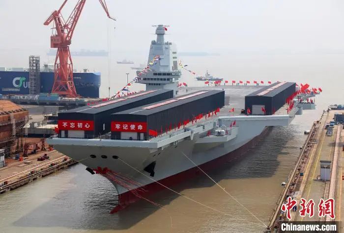 人民海军，生日快乐！