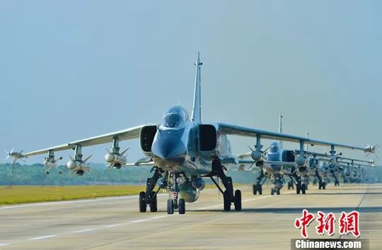 人民海军，生日快乐！