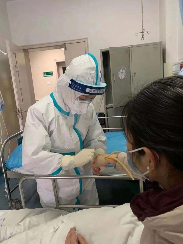 接过父辈的枪——记奋斗在武警部队各行各业的英烈子女