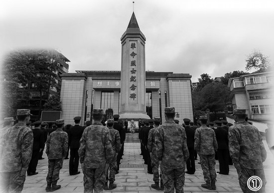 清明祭英烈 传承英雄志