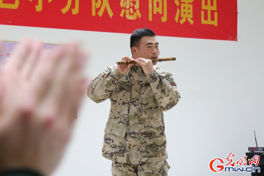 武警北京总队执勤第六支队组织文艺小分队慰问巡演