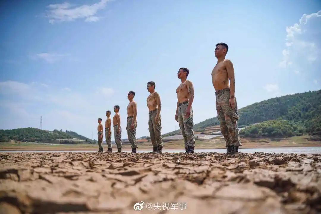 布满老茧与血泡！这是一双怎样的手啊