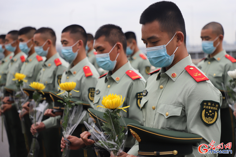 清明前夕，“红色前哨连”官兵祭英烈悟忠诚