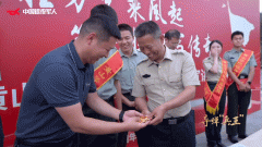 《军休英雄故事会》：“小心！纯金的，别刮花