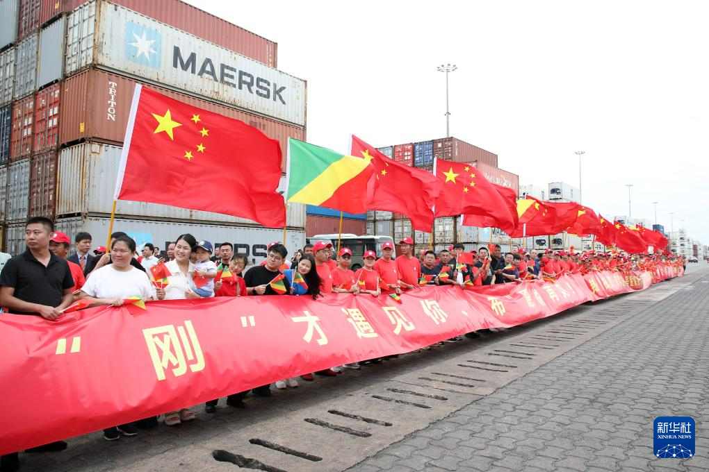 中国海军“和平方舟”号医院船结束访问刚果（布）前往加蓬