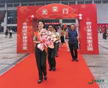 又是一年退伍季，服役期满的老兵带着军旅荣光