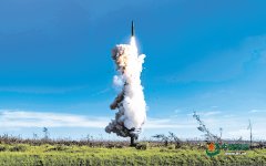 火箭军向太平洋海域成功发射1发洲际弹道导弹