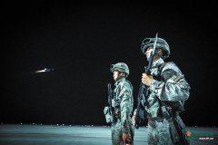 夜探东部战区空军某场站停机坪哨位