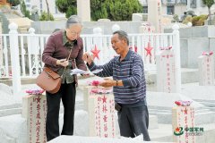 老兵守墓慰英魂！他15年如一日守护344名烈士