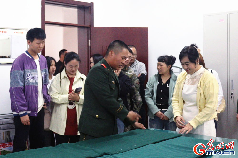 武警北京总队执勤第六支队开展军营开放日活动