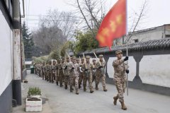 雷锋日，武警官兵在行动!