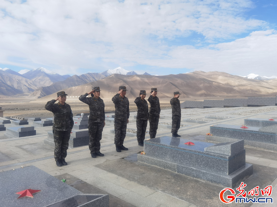 武警第二机动总队某支队代职军医叶英姿：真情洒满高原天路