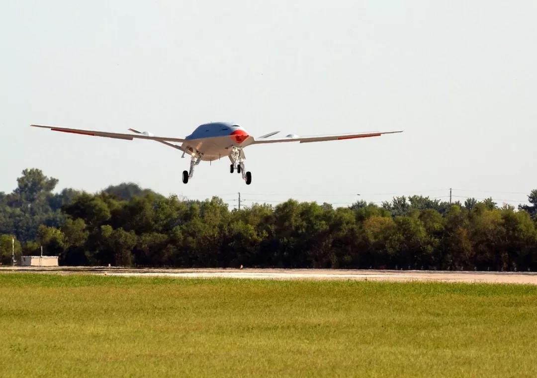 MQ-25首飞