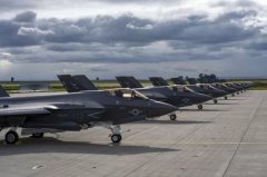 F-35C成军了，谁的压力更大？