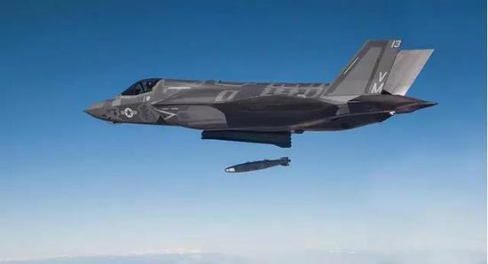 F-35投弹