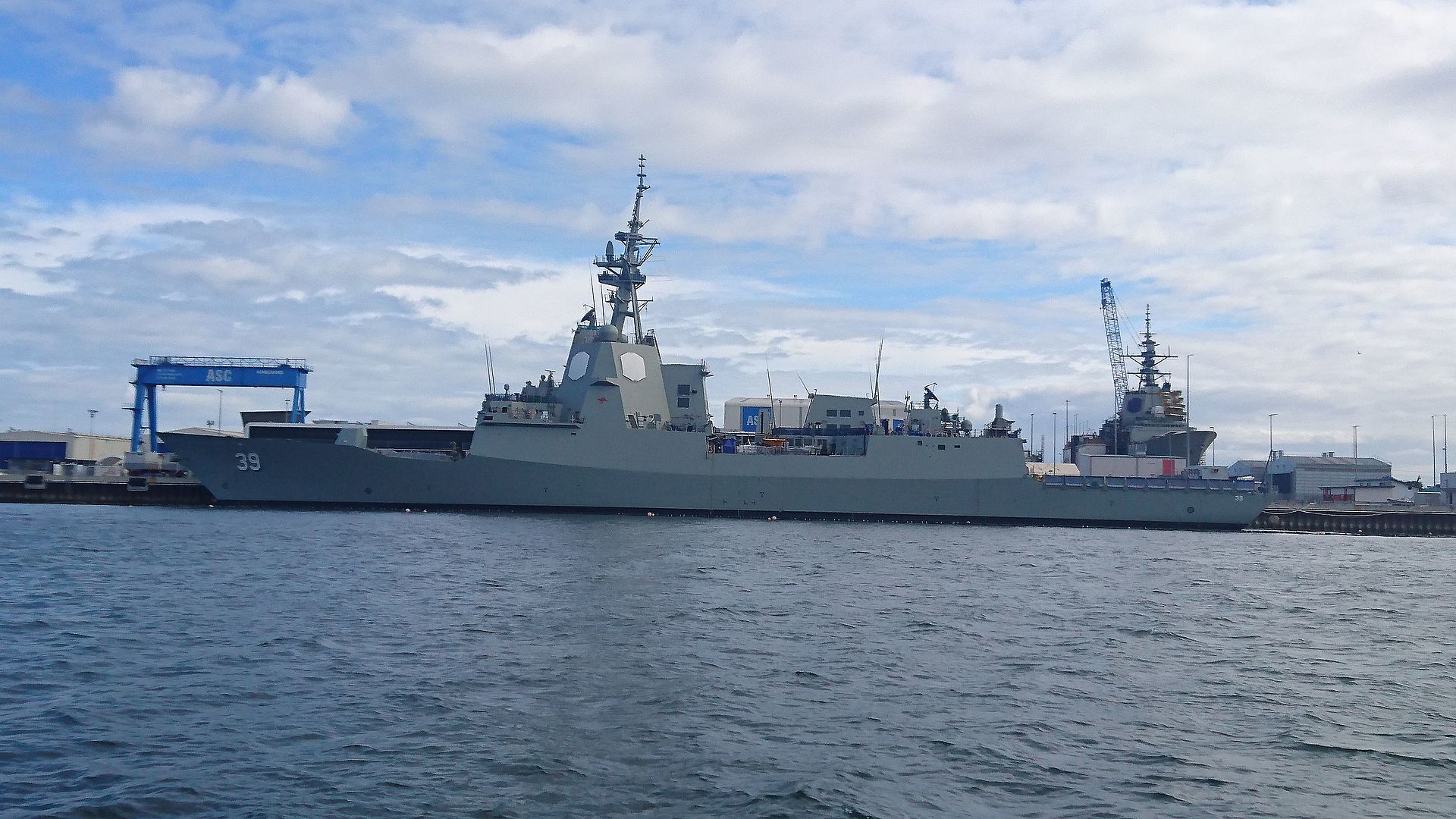 Left_side_of_HMAS_Hobart