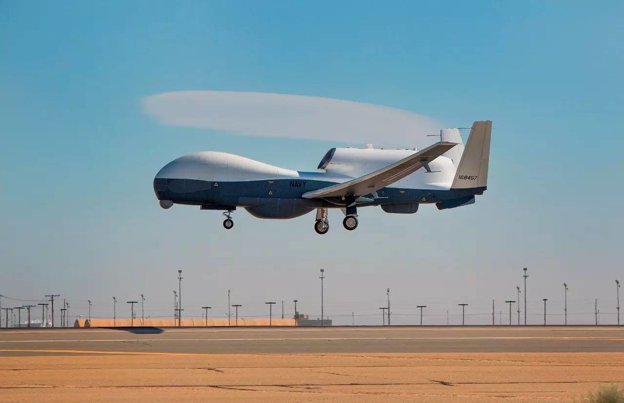 MQ-4C无人机首飞