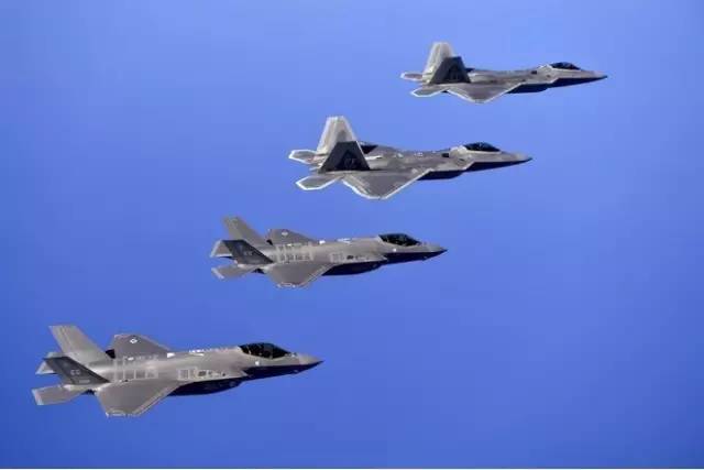 F-22与F-35A