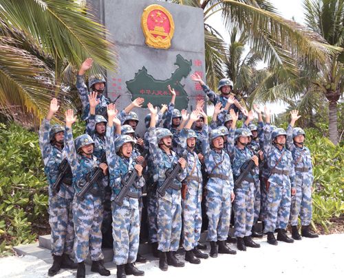 琛航岛守备队官兵在主权碑前
