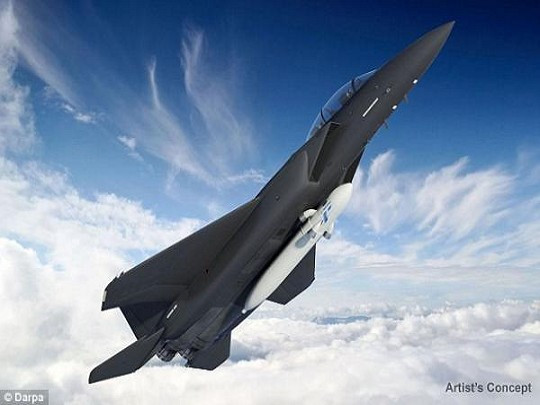 “空中发射辅助太空进入”项目里挂载小型火箭与卫星的F－15战斗机在飞行