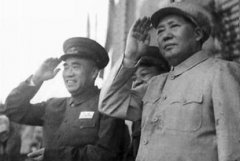 80年代阅兵故事：超凡领袖的远去与无名者的生活
