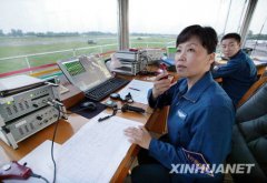 中国空军首位女师长晋升副军级(图)