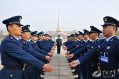 中国空军首批士官长正式上岗履职