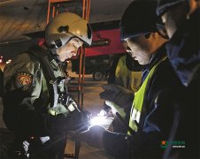 战鹰呼啸  鏖战长空——空军某部夜间训练影像