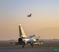 空军航空兵某旅严练实打组织跨昼夜实弹射击训