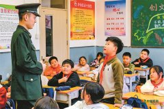 吕运成代表：进一步抓好雷锋学校创建工作