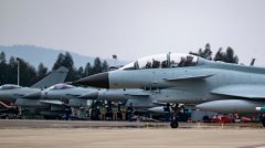 起飞！空军航空兵某旅展开红蓝对抗训练